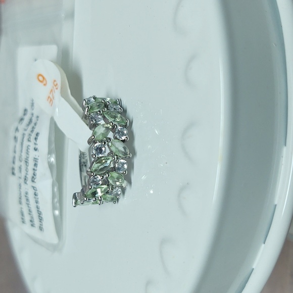 Bomb Party Jewelry - Bomb Party~Size 6 Band Ring~RBP2739~Light Green Quartz